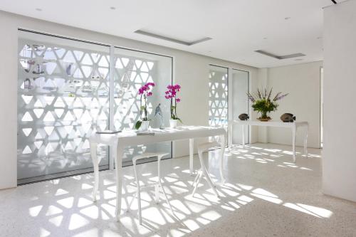 Mykonos Dove Beachfront Hotel - image 9