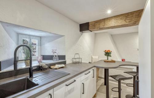 virtuve, Gorgeous Apartment In Irrhausen With Sauna in Irrhausen