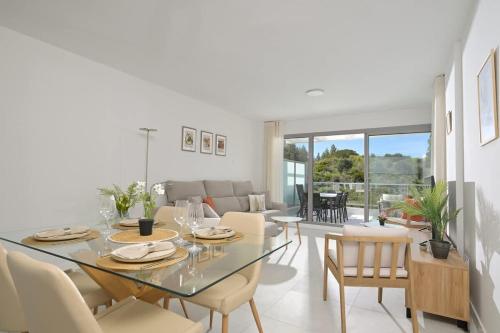 Bright Modern Apartment with Stunning Natural Views