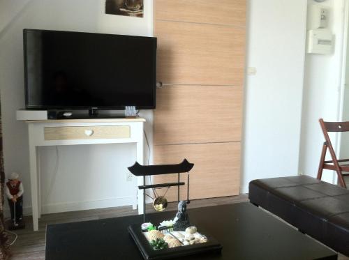 . NICE FLAT 400 m FROM BEACH & CENTER