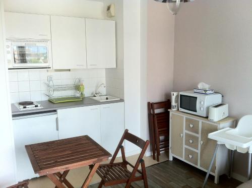NICE FLAT 400 m FROM BEACH & CENTER - image 2