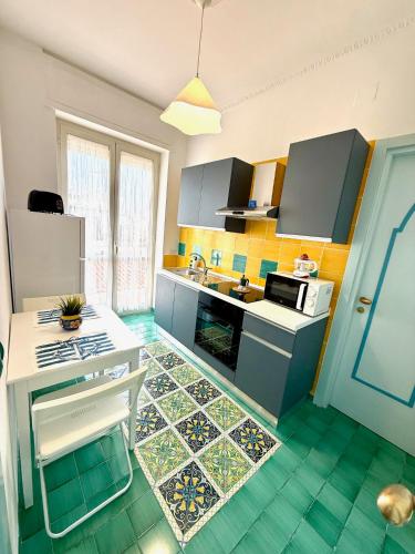 廚房, Riviera B&B Rooms & Apartment SEA-VIEW in 馬奧萊