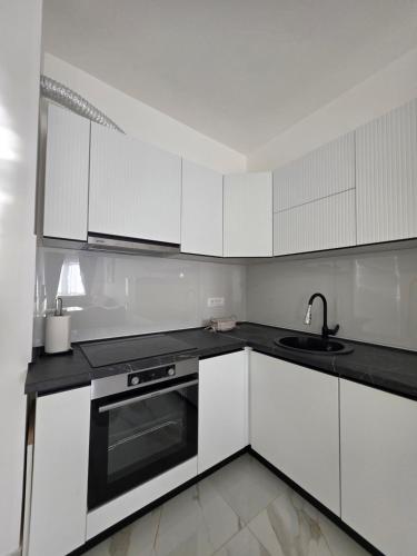 Aura Jugodrvo Apartman in Radanovići