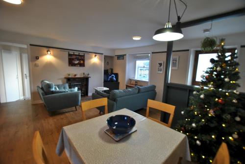 Iekārtas, Carpenters Cottage- coastal stay with garden in Pittenweem