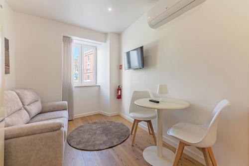 White Angel by Portas do Sol Apartments - image 11
