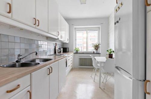 Cozy Central Luleå Apartment Steps from Train & Bus (Cozy Central Lulea Apartment Steps from Train & Bus) in Lulea