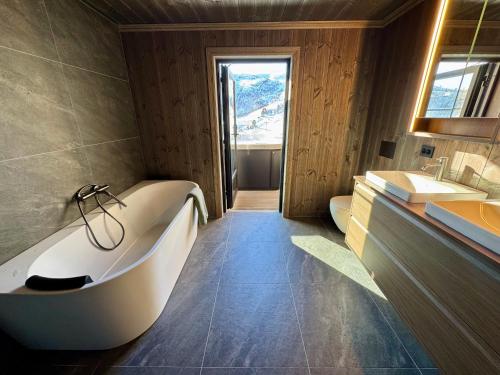 Baño, Luxurious chalet for family and friends in Stranda