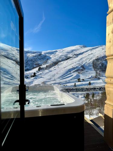 Alrededores, Luxurious chalet for family and friends in Stranda