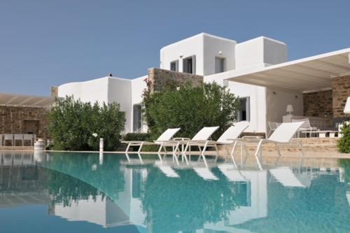 Paros Isterni Magnifique villa avec piscine VUE MER, à 3 min de la plage – khách sạn tại Ampelas
