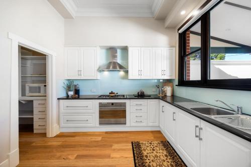 keuken, Wayville House - Inner-city Heritage Charm with Garden in Richmond