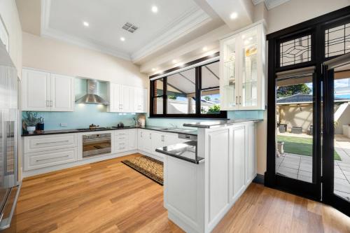 keuken, Wayville House - Inner-city Heritage Charm with Garden in Richmond