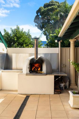 Uitzicht, Wayville House - Inner-city Heritage Charm with Garden in Richmond