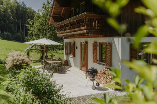 陽台/露台, Hofstatt Salzburg - Ferienhaus im Grünen am Stadtrand von Salzburg (Hofstatt Salzburg - Ferienhaus im Grunen am Stadtrand von Salzburg) in 哈爾旺