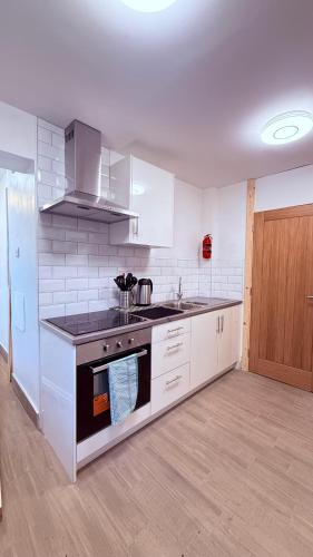 South Liverpool Stylish Stay Near Woolton & Gateacre in Halewood
