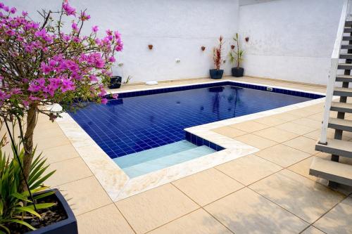 CASA COM PISCINA l 5 MINUTOS DA PRAIA – khách sạn tại Praia das Cigarras