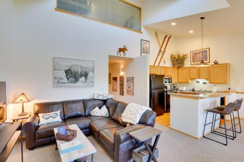 Condo with Community Hot Tub - 11 Mi to Keystone! in Silverthorne, USA