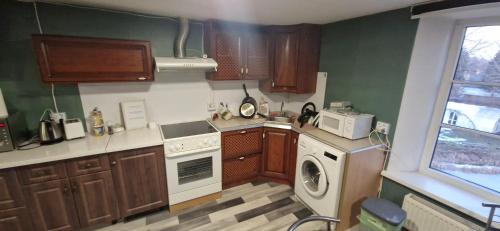 Koplietošanas atpūtas telpa ar TV, Attic rooms-Bēniņu istabas (Attic rooms-Beninu istabas) in Jelgava