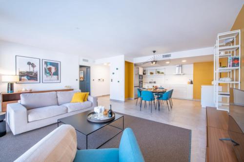 Luxury Apartment In A Residence In Saint Tropez - image 2