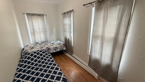 Esjacpe Guest House 2 in Jamaica Plain