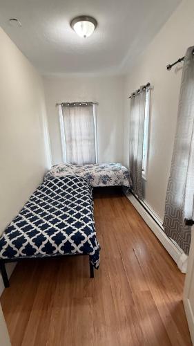 Esjacpe Guest House 2 in Jamaica Plain