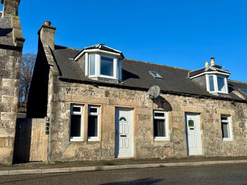 Cosy cottage in idyllic Speyside setting in Роус