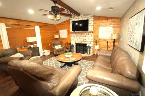 Granbury Home with Waterfront Deck 5 Mi to Downtown in Granbury, USA