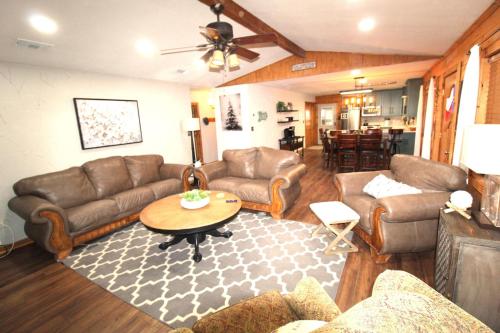 Granbury Home with Waterfront Deck 5 Mi to Downtown in Granbury, USA