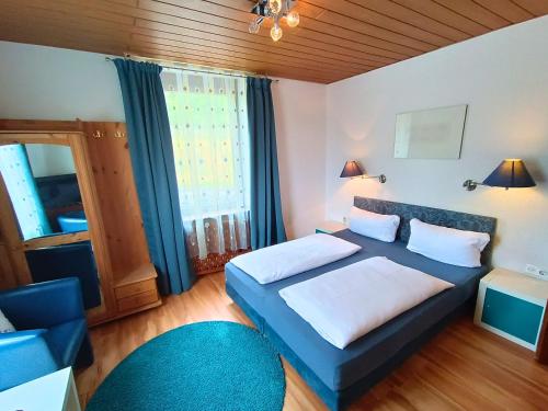 1 queen bed