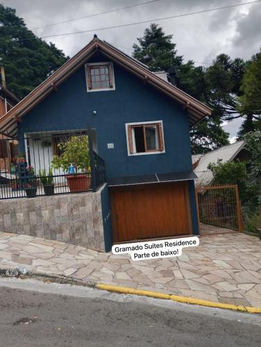 Gramado Suites Residence possui 5 quartos e 5 banheiros – khách sạn tại Grama