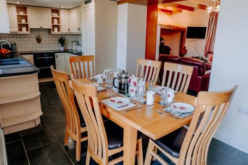 Charming Rural Escape with Play Room BBQ in Llawhaden