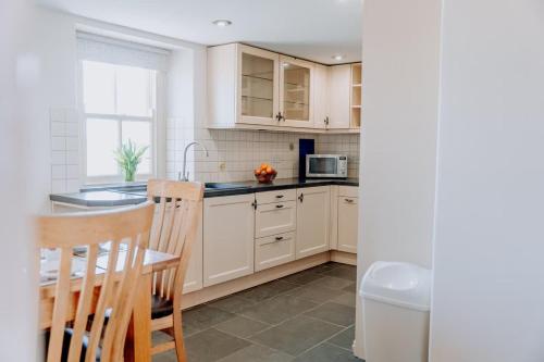 Charming Rural Escape with Play Room BBQ in Llawhaden