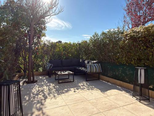 Clos Fontaine House with garden pool - image 4
