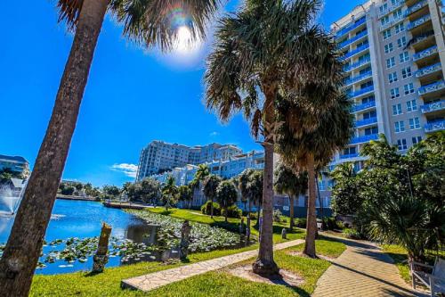 The Palms Suite - Casa Costa 309S 1 Bedroom, Pools, Jacuzzi, Beach, Shops & Dog Friendly in Boynton Beach, USA