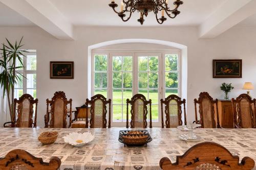 設施, 10-Minute Walk to Lake Balaton - Exclusive Castle in 鮑洛托瑙考利