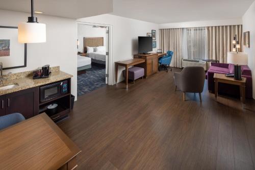Hampton Inn & Suites Asheville Airport in เฟลตเชอร์ (NC)