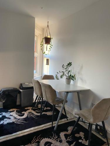 Ensuites 2 min walk from edgware station in Edgware