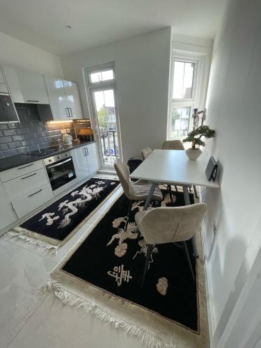 Ensuites 2 min walk from edgware station in Edgware