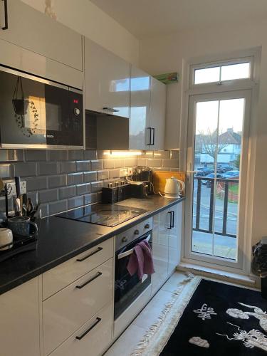 Ensuites 2 min walk from edgware station in Edgware