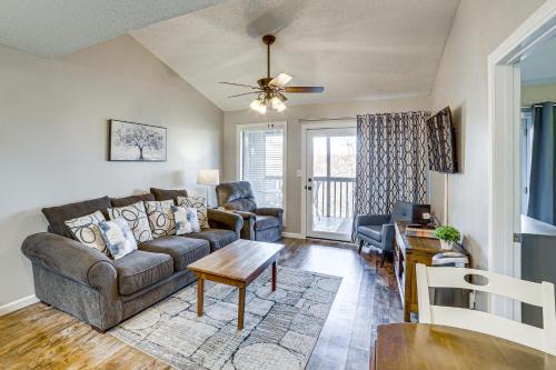 Family-Friendly Condo 1 Mi to Silver Dollar City! in Branson West, USA