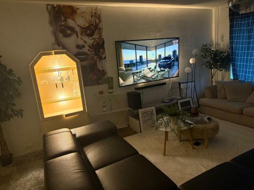 共用Lounge/電視區, Relax in Lahtis Cozy Apartment with Sauna  Games Room in 拉提市中心