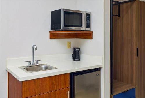 Comfort Suites Springfield RiverBend Medical - image 35