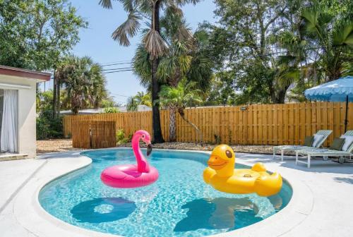 Central 3BD wPool and Covered Patio 10 min to FLL – khách sạn tại Đồi Lauder