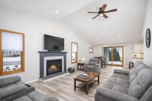 East Side 3 Br 2 full bath King Bed in คิมเบอร์ลี (WI)