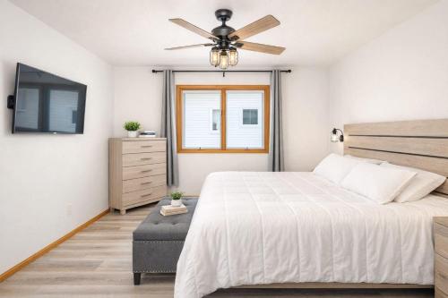 East Side 3 Br 2 full bath King Bed in คิมเบอร์ลี (WI)