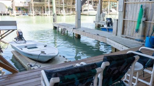 Channelfront - Dock - Fishing - BBQ - Deck