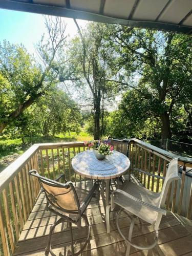 Sweet Cottage near Downtown DSM in Des Moines, USA