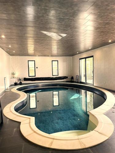 Le Loft - Piscine Intérieure et Salle de Cinéma gîte à louer La Litière