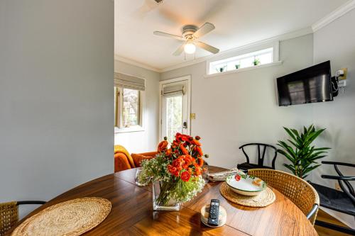 Cute Georgetown Villa < 1 Mi to Historic District in 喬治敦 (SC)
