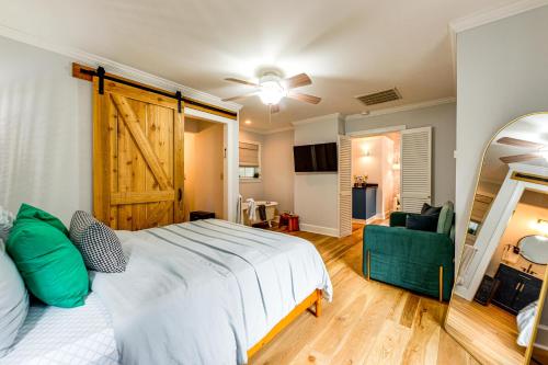 Cute Georgetown Villa < 1 Mi to Historic District in 喬治敦 (SC)