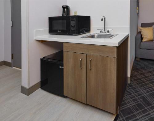 Comfort Suites Springfield RiverBend Medical - image 41